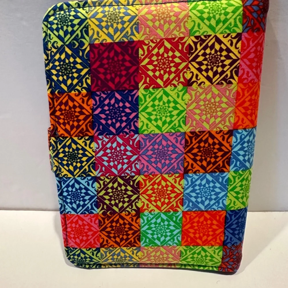 Iota Chic eReader Case. New.
